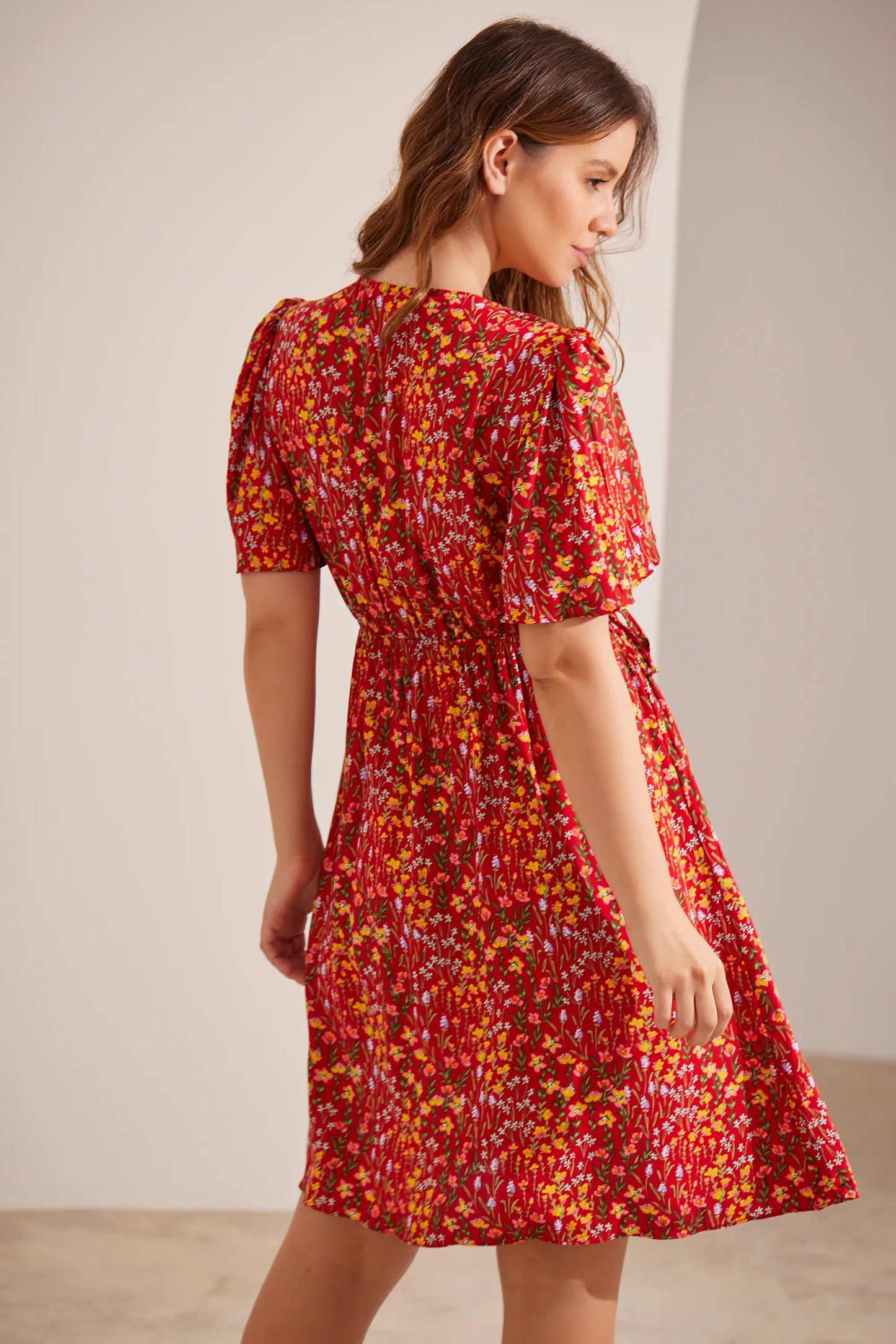 VESTIDO GESTANTE E AMAMENTAÇÃO ENVELOPE CURTO ESTAMPADO