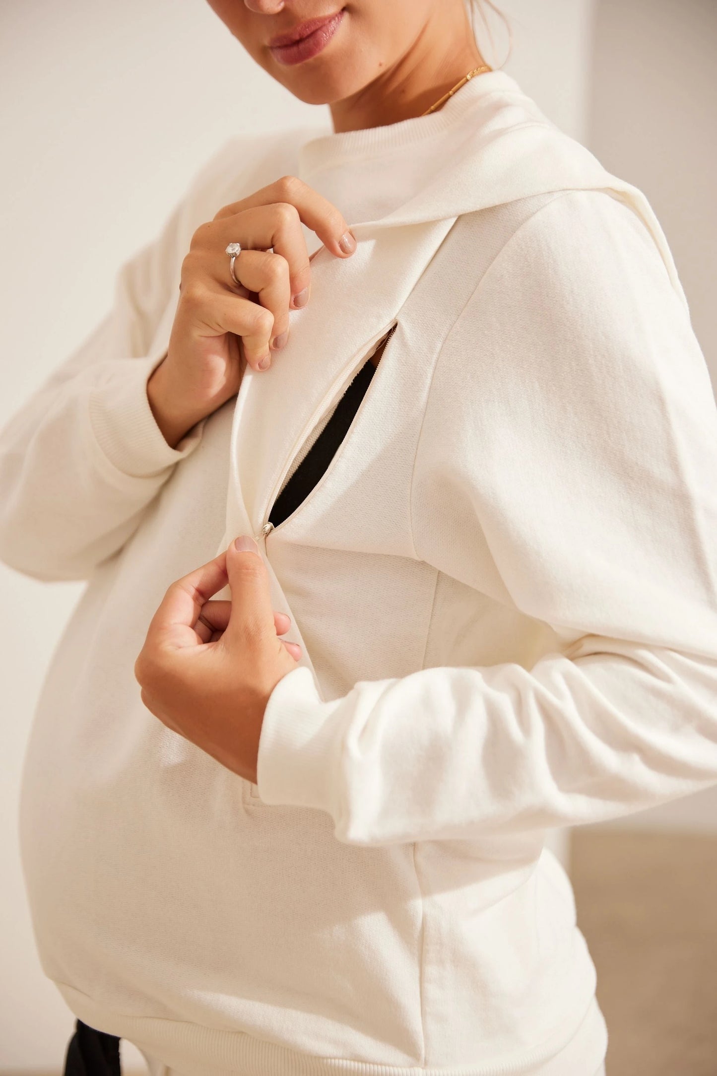 BLUSA DE MOLETOM PARA AMAMENTAR COM ZÍPER E RIBANA