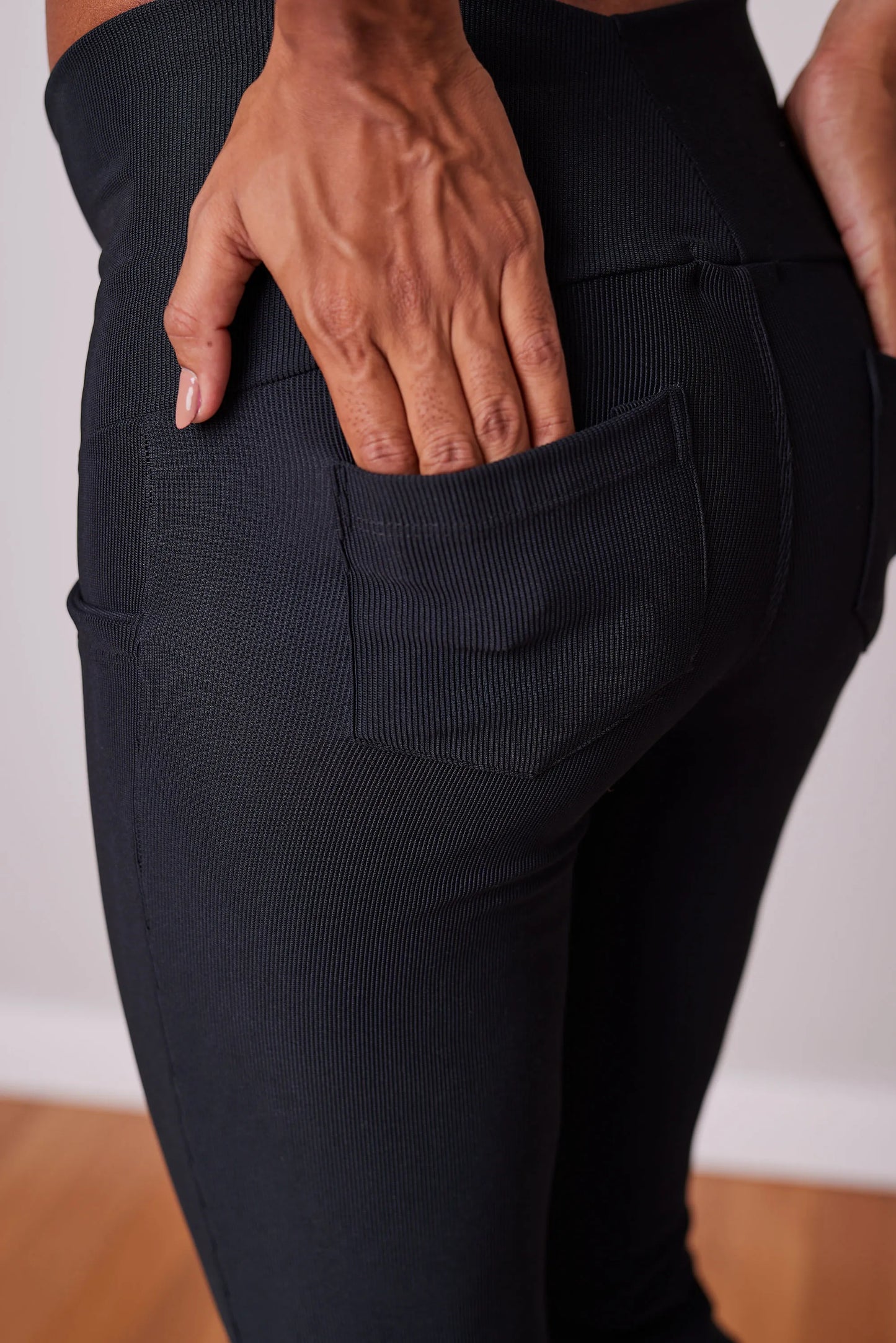 CALÇA GESTANTE BOOTCUT CANELADA