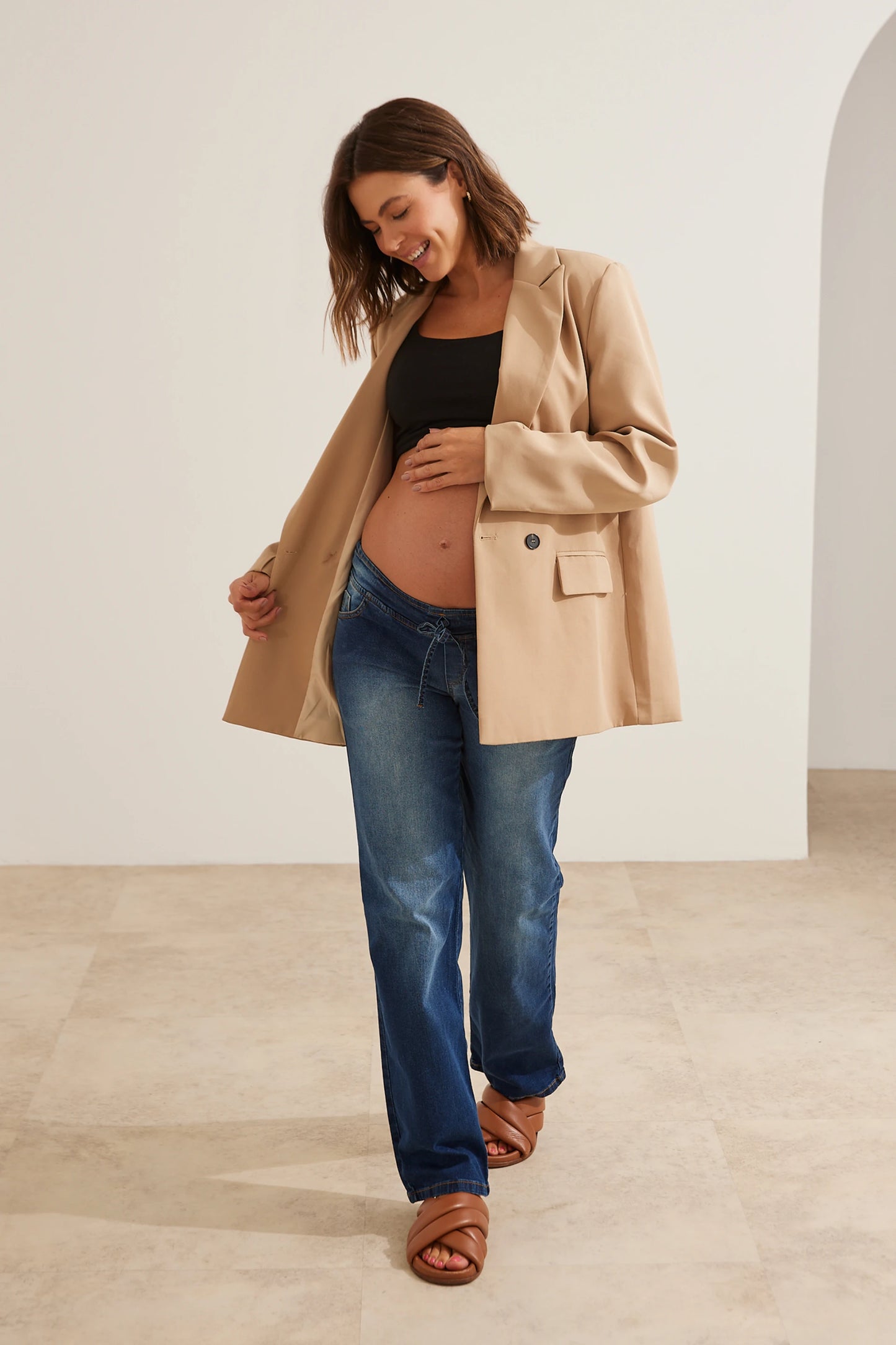 CALÇA JEANS RETA COM CÓS AJUSTÁVEL GESTANTE E PÓS-PARTO