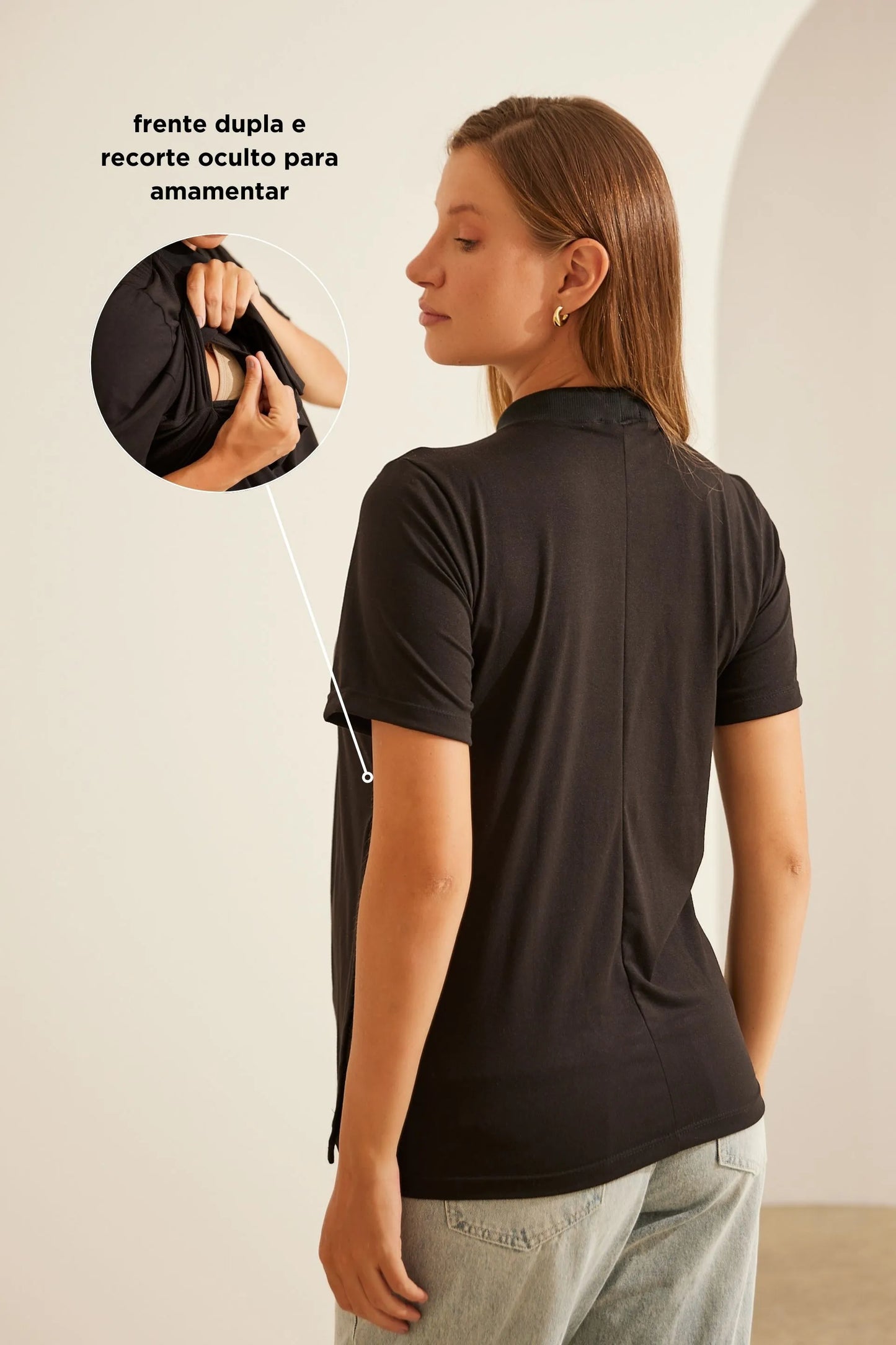 CAMISETA COM DETALHE OCULTO DE AMAMENTAÇÃO