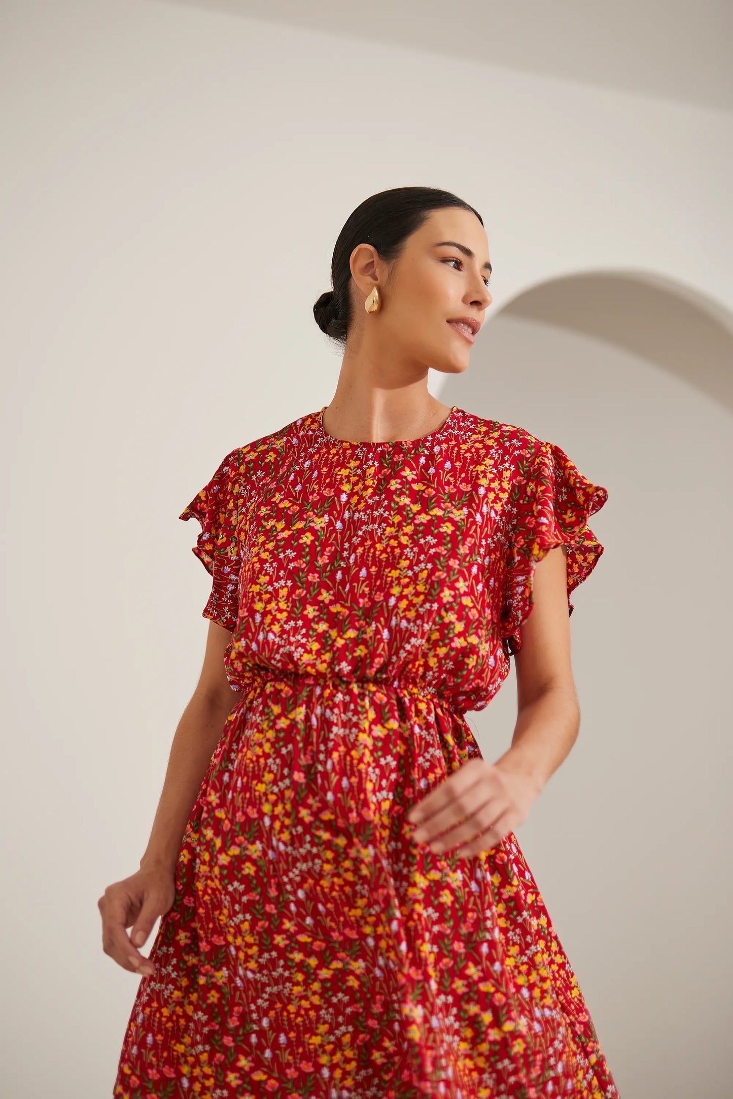 VESTIDO GESTANTE E AMAMENTAÇÃO CURTO COM BABADOS SEM MANGAS