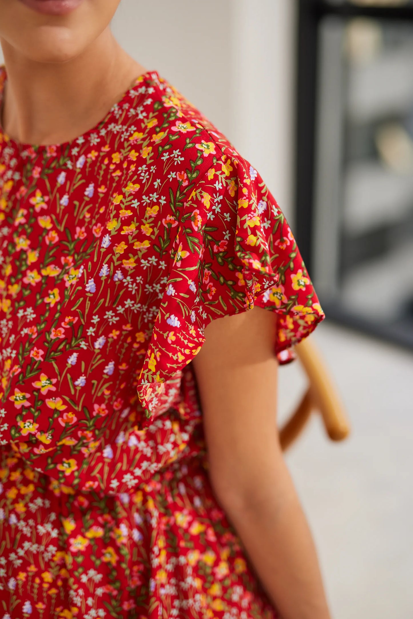 VESTIDO GESTANTE E AMAMENTAÇÃO CURTO COM BABADOS SEM MANGAS
