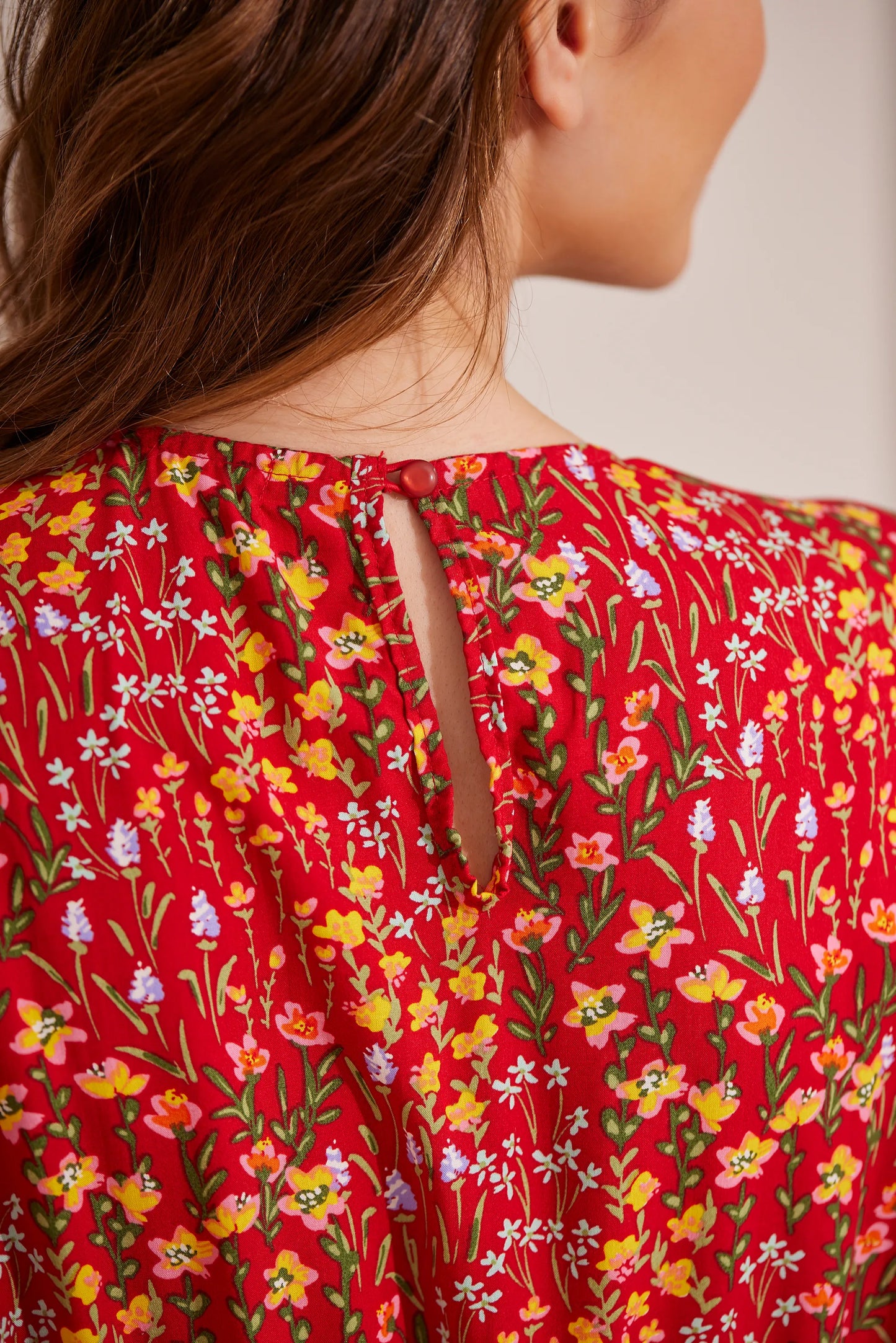 VESTIDO GESTANTE E AMAMENTAÇÃO CURTO COM BABADOS SEM MANGAS