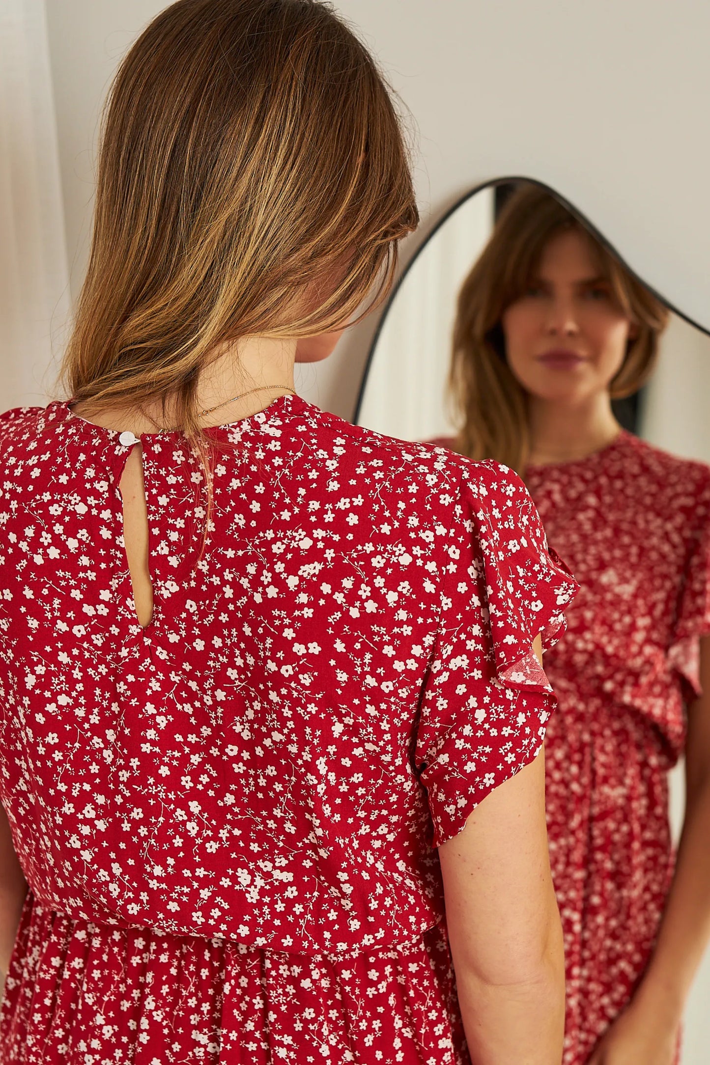 VESTIDO GESTANTE E AMAMENTAÇÃO CURTO COM BABADOS SEM MANGAS