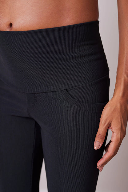 CALÇA GESTANTE BOOTCUT CANELADA